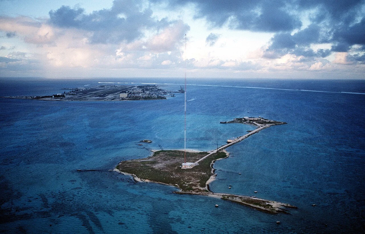 Johnston Atoll from the air (1990)